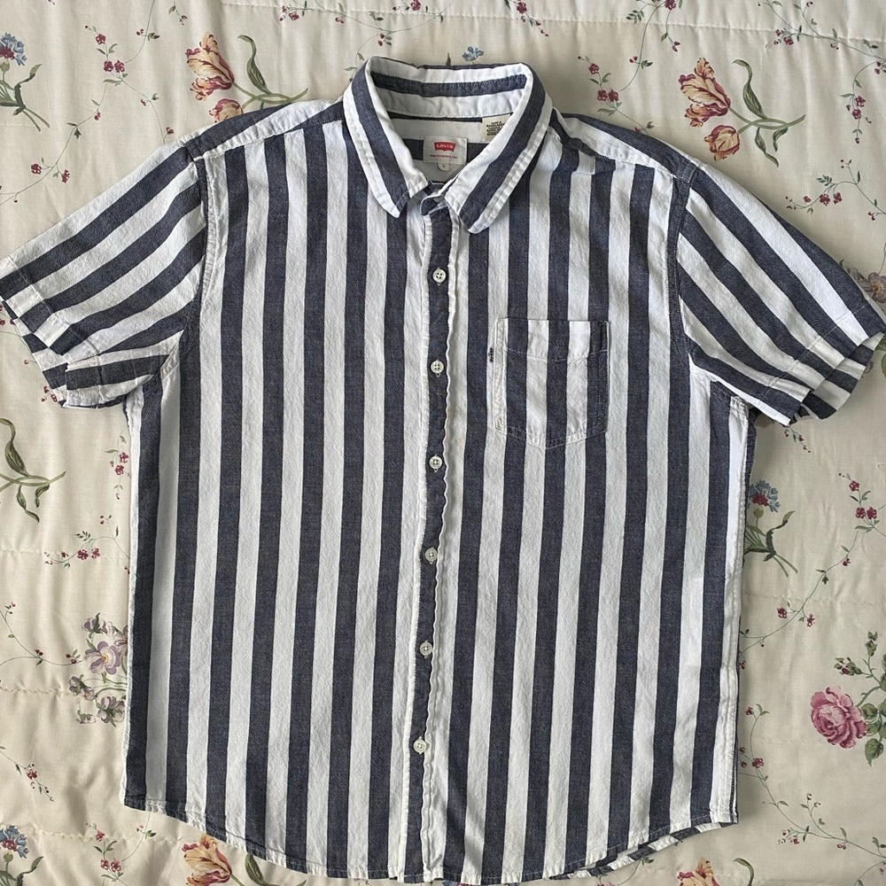 Levi’s Short Sleeve Button Down
